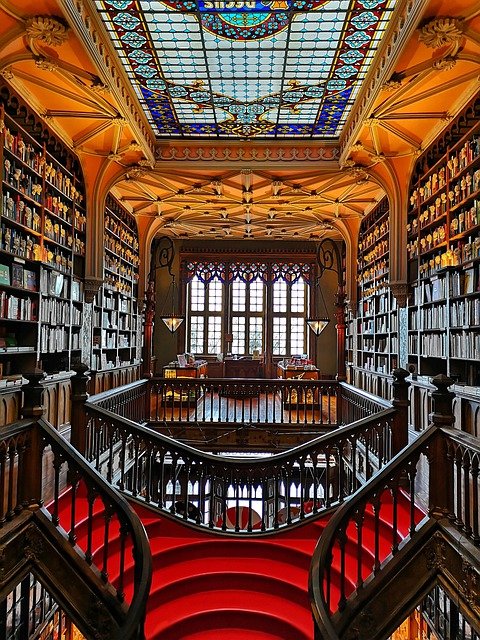 Library Interior Stairs  - travelphotographer / Pixabay
